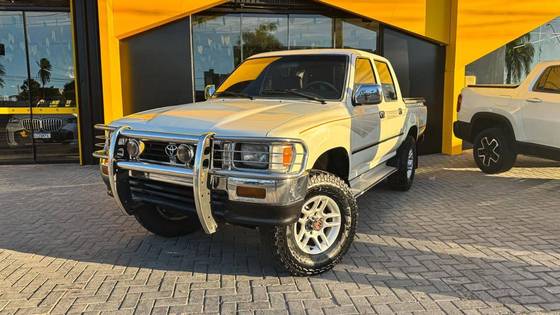 TOYOTA HILUX 2.8 SR5 4X4 CD 8V DIESEL 4P MANUAL TOYOTA HILUX 2.8 SR5 4X4 CD 8V DIESEL 4P MANUAL